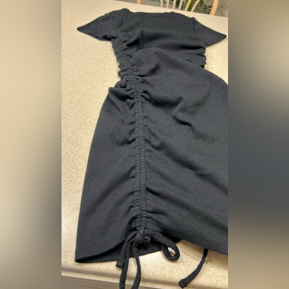 Garage knit dress size MEDIUM. Short sleeve, ruched on the sides. Black - Picture 4 of 6